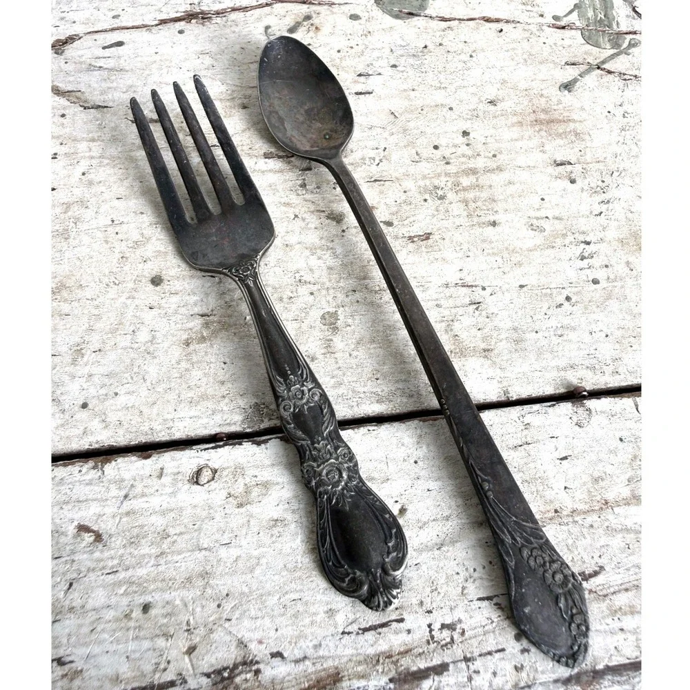1847 Rogers Bros International Silver Tudor Plate Oneida Fork &‎ Spoon Set